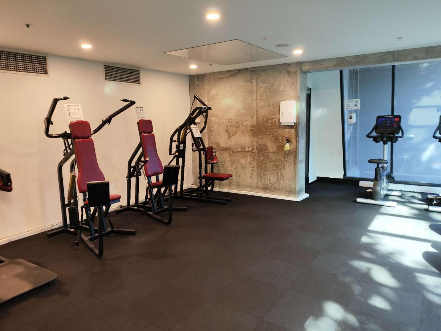 Top-Floor Luxury 1B1B Apt L44 With Spectacular City Views — Photos 3