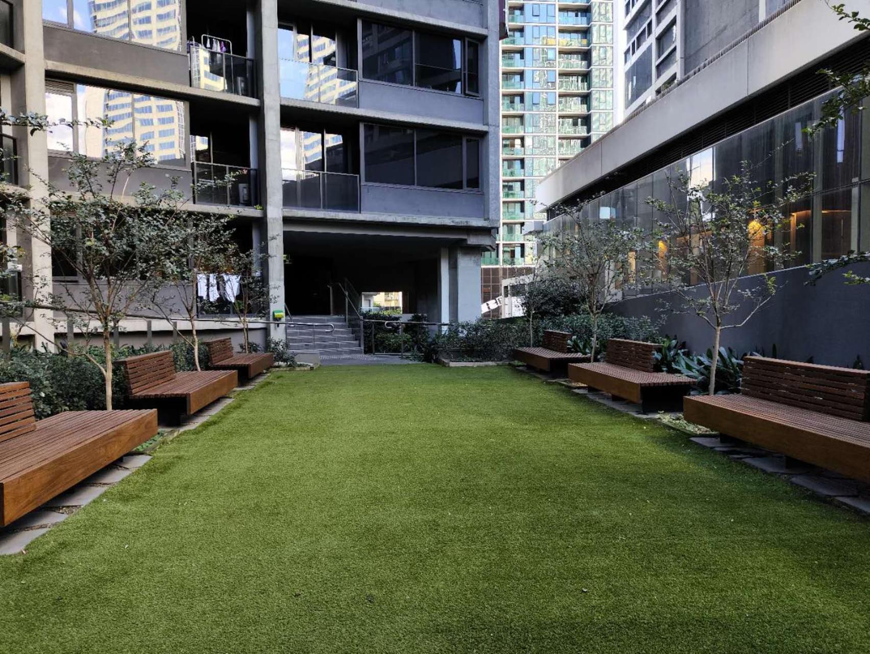 Top-Floor Luxury 1B1B Apt L44 With Spectacular City Views, Melbourne