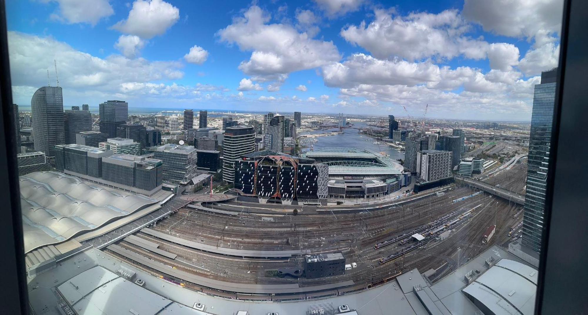 Top-Floor Luxury 1B1B Apt L44 With Spectacular City Views — Photos 2